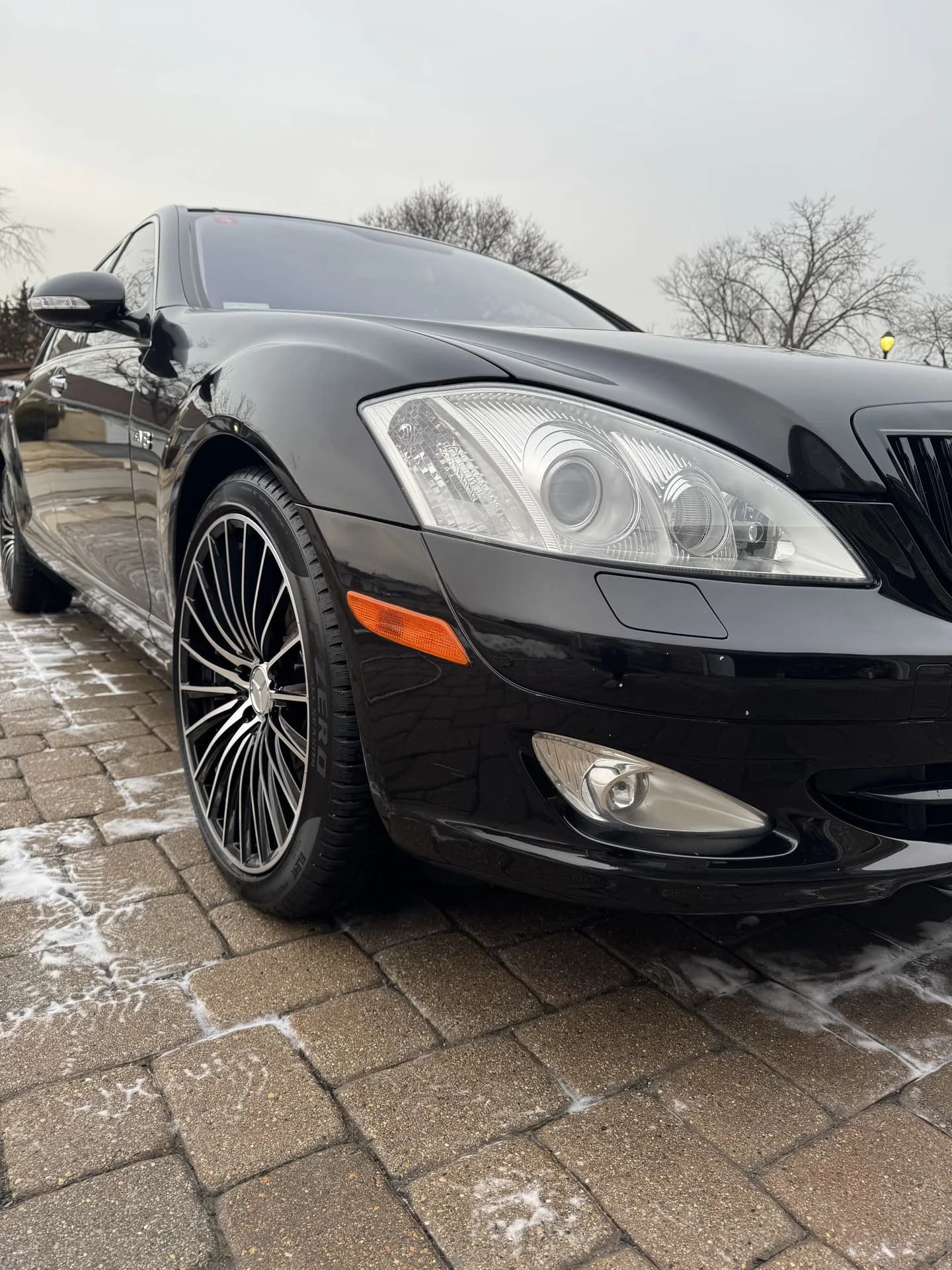 Front end of a black Maybach with mirror-gloss paint and clean lamps